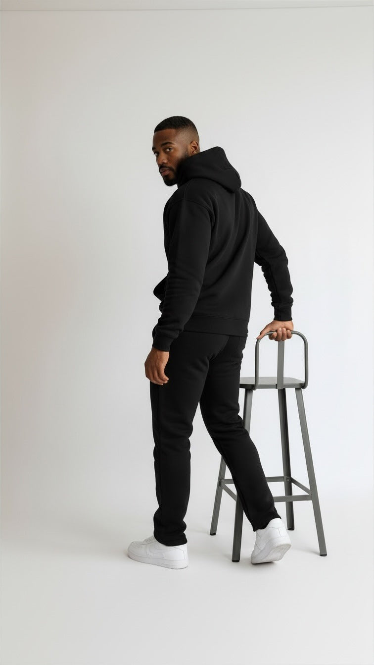 Ensemble noir vu de dos